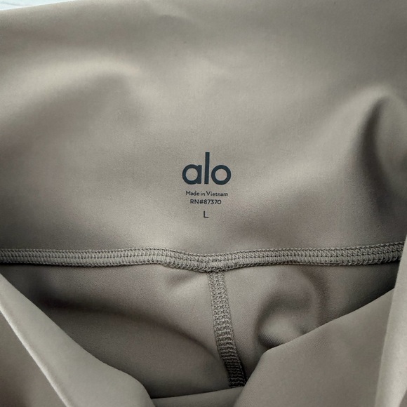 ALO Yoga Taupe Leggings - Picture 2 of 3